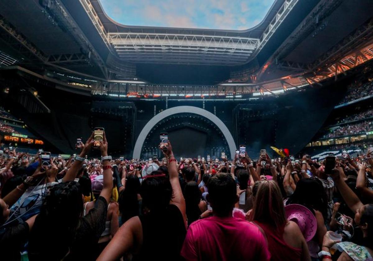 Imagen del concierto de Karol G en el Bernabéu el pasado verano.