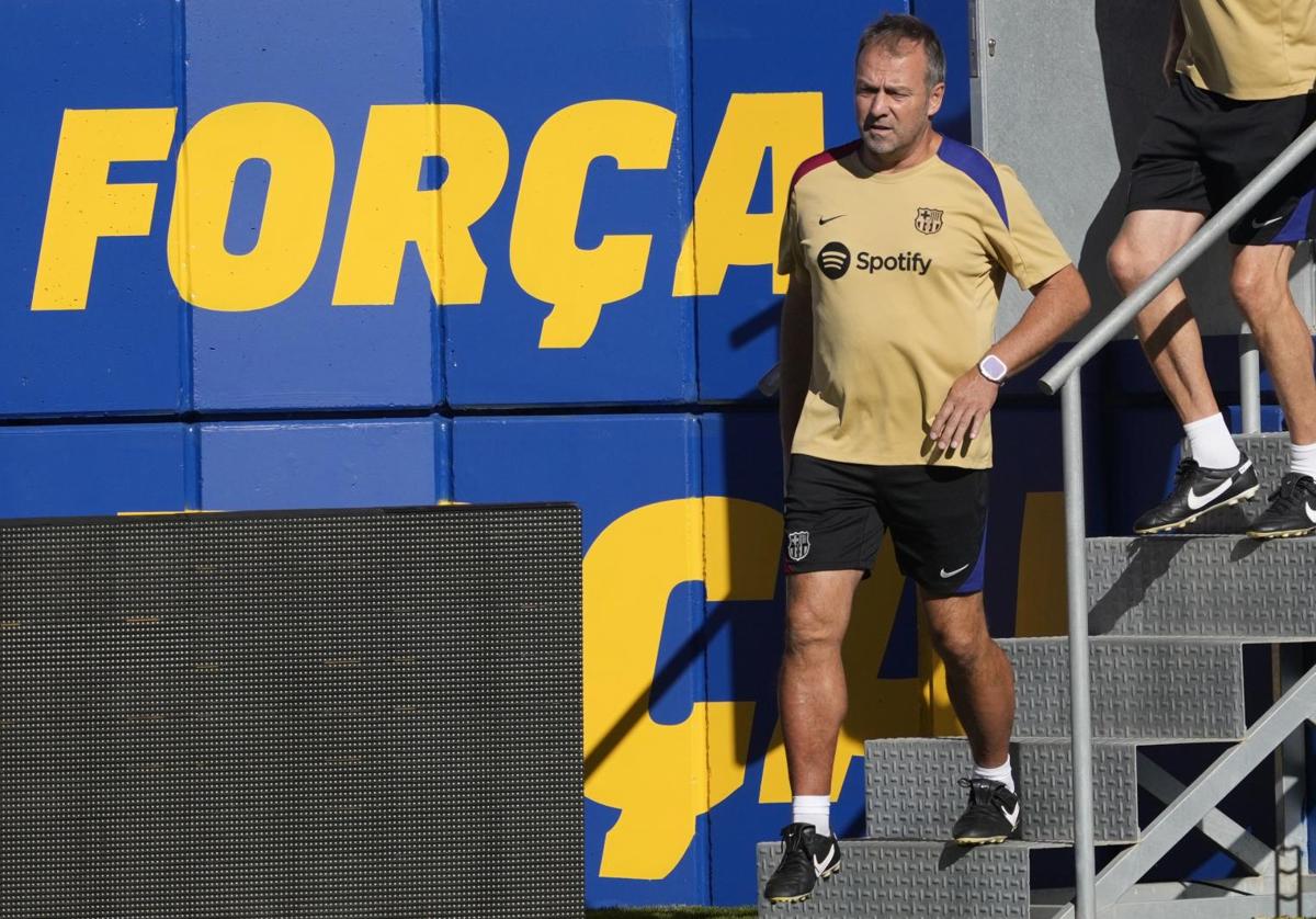 Hansi Flick, antes del último entrenamiento del Barça previo al duelo en Girona.