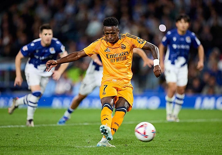 Los dos goles del Madrid de penalti y los tres palos de la Real en Anoeta