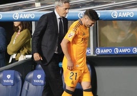 Brahim Díaz, saliendo del campo lesionado en el Reale Arena