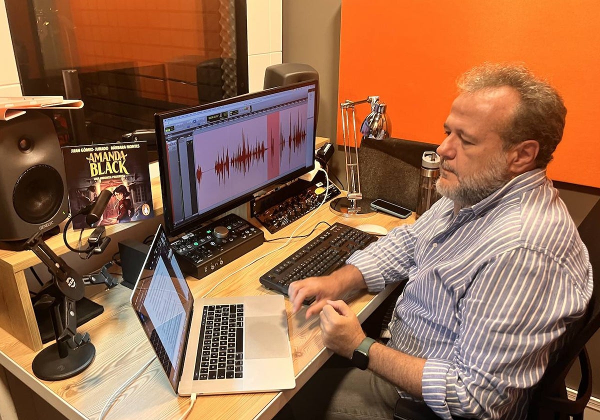 Estudio de grabación de audiolibros en la sede de PRHGE de Madrid.