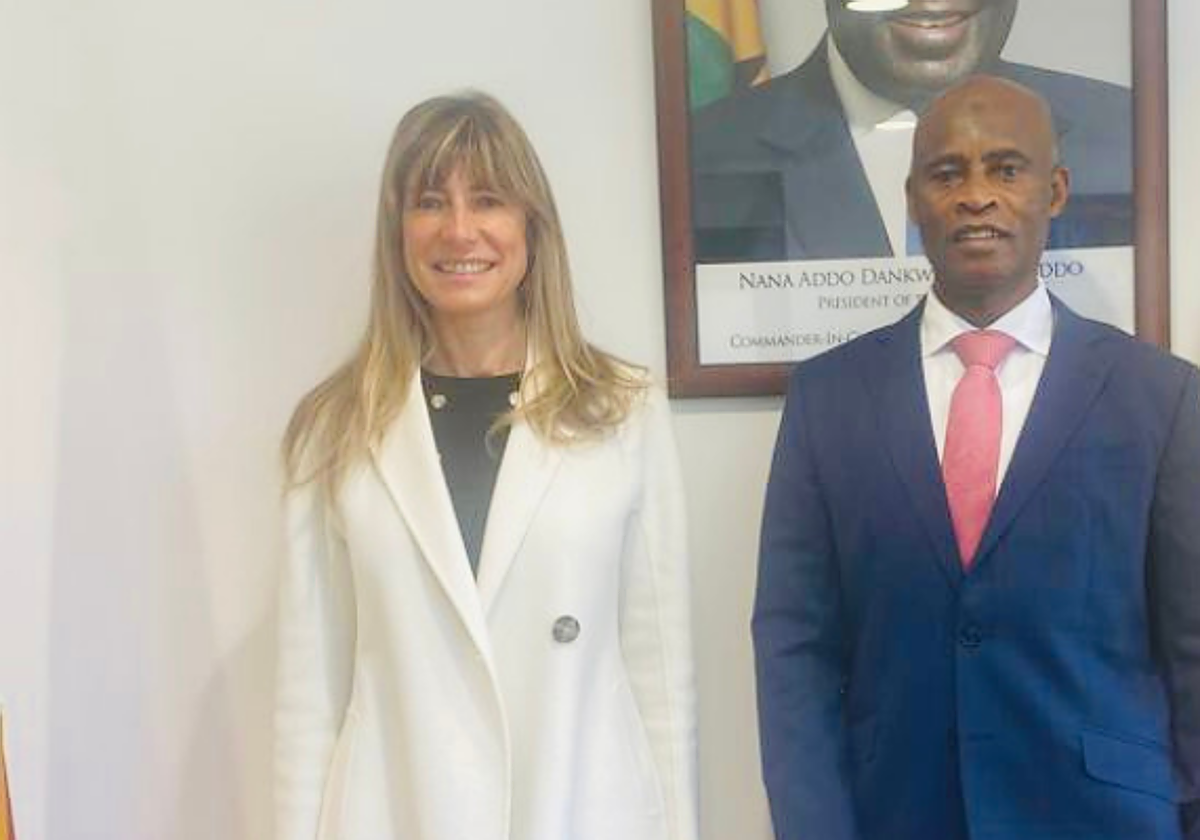 Begoña Gómez con el embajador ghanés en Madrid, Muhammad Adam, en 2022