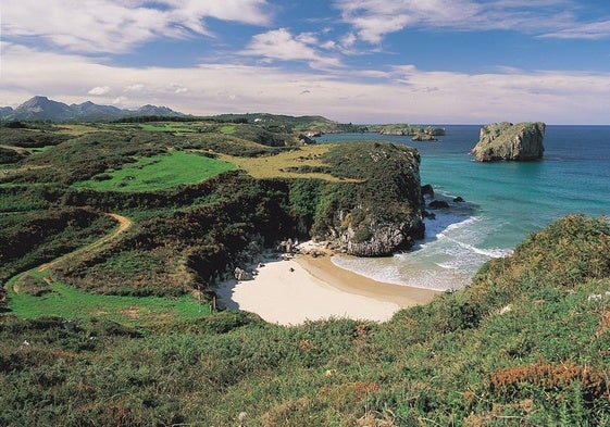 Playa de San Martín, en Llanes (Asturias).