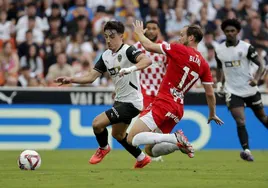 El Valencia respira tras su primera victoria de la temporada frente al Girona