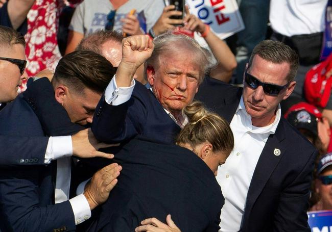 Trump, herido tras ser disparado en la oreja el pasado 13 de julio en Pensilvania.