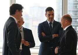 El presidente del Gobierno, Pedro Sánchez, junto al canciller alemán, Olaf Scholz, el brasileño Lula da Silva y el primer ministro de Canadá, Justin Trudeau.