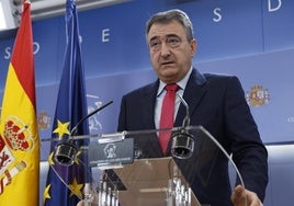 Aitor Esteban comparece este martes en la sala de prensa del Congreso.