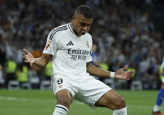 Kylian Mbappé celebra su precioso gol ante el Alavés.