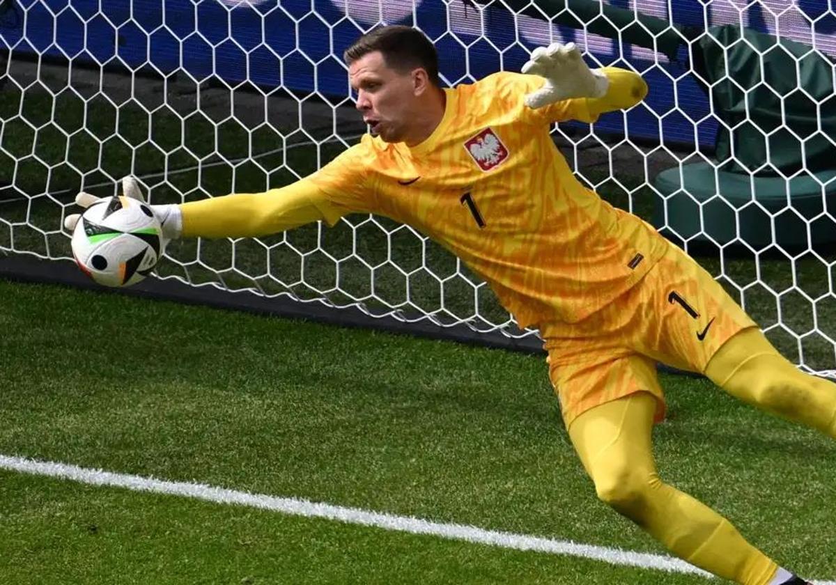 El portero Wojciech Szczesny, en un partido con la selección de Polonia.