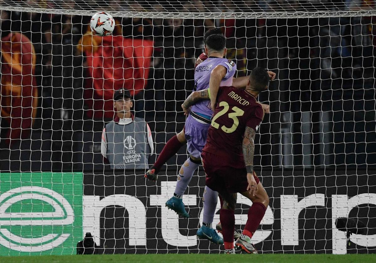 Momento en el que Aitor Paredes marca el gol que supuso el empate final en el Olímpico de Roma.