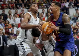 Edy Tavares y Willy Hernangómez, durante la semifinal de la Supercopa en Murcia.