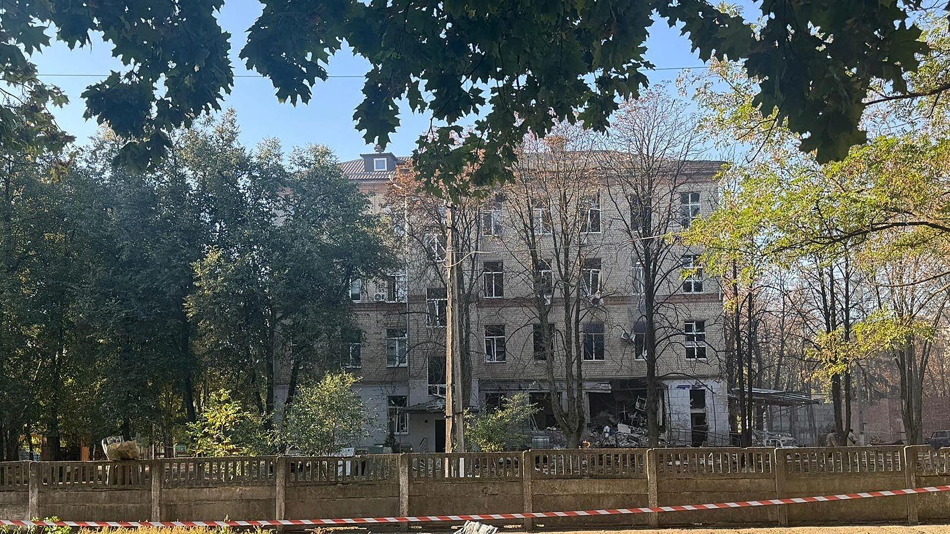 ロシアによるウクライナ病院への二重攻撃で9人死亡