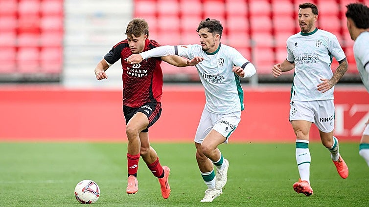Pablo Tomeo, clave en la victoria del Mirandés frente al Huesca