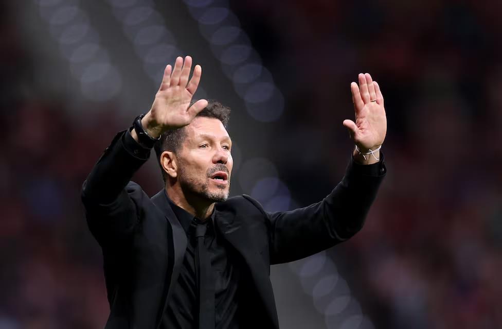 Diego Pablo Simeone pidió tranquilidad a los aficionados situados en el fondo