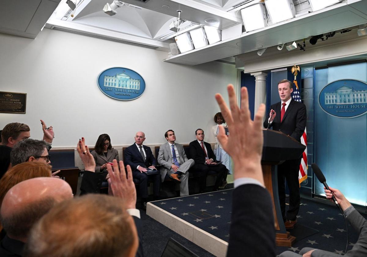 El asesor de seguridad nacional de Estados Unidos, Jake Sullivan, habla en una conferencia de prensa en la Casa Blanca en Washington.