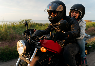 Habla sin desviar la atención de la carretera: estos son los mejores intercomunicadores para moto