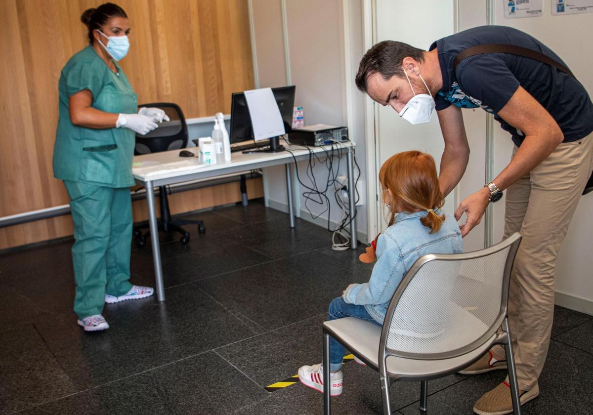 Consulta de pediatría en un centro de salud de Palma de Mallorca.