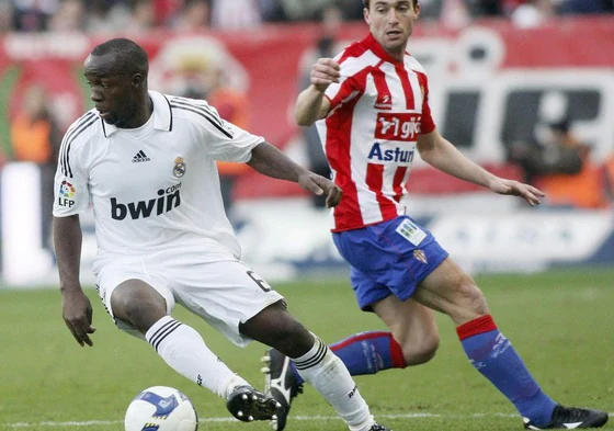 Diarra durante un partido disputado con el Real Madrid en 2009