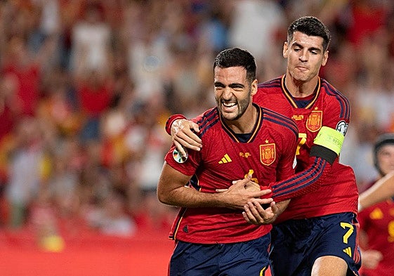 Merino y Morata, durante un partido con la selección.