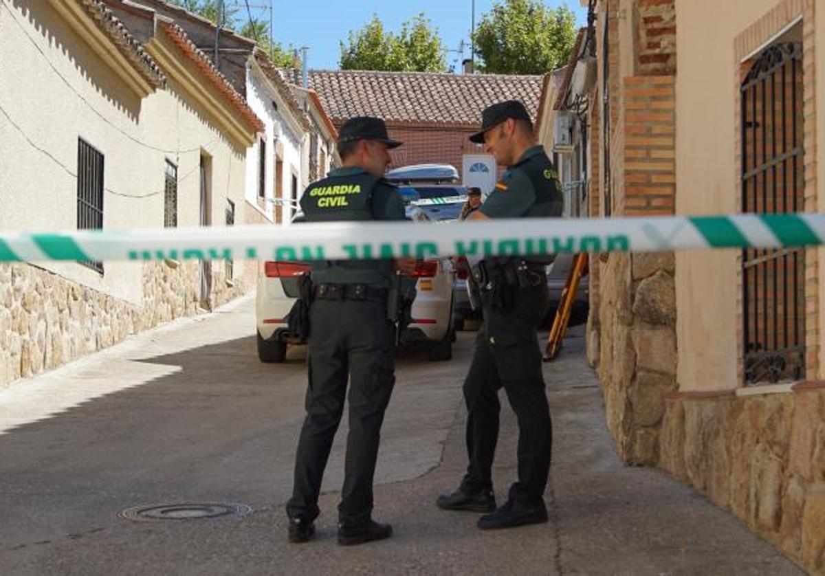 Dos agentes de la Guardia Civil en una imágen de archivo.