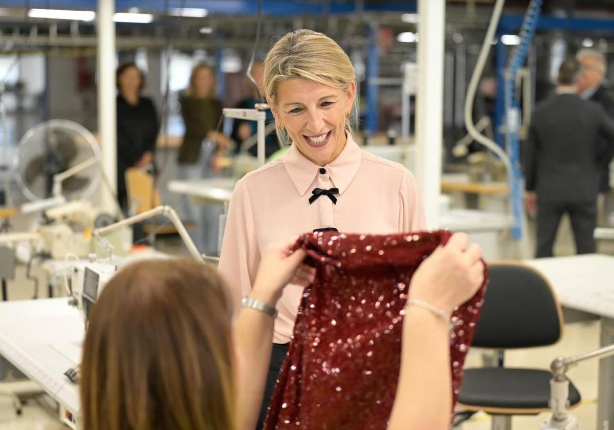 La vicepresidenta segunda, Yolanda Díaz, visita las instalaciones de Inditex en Arteixo (La Coruña).