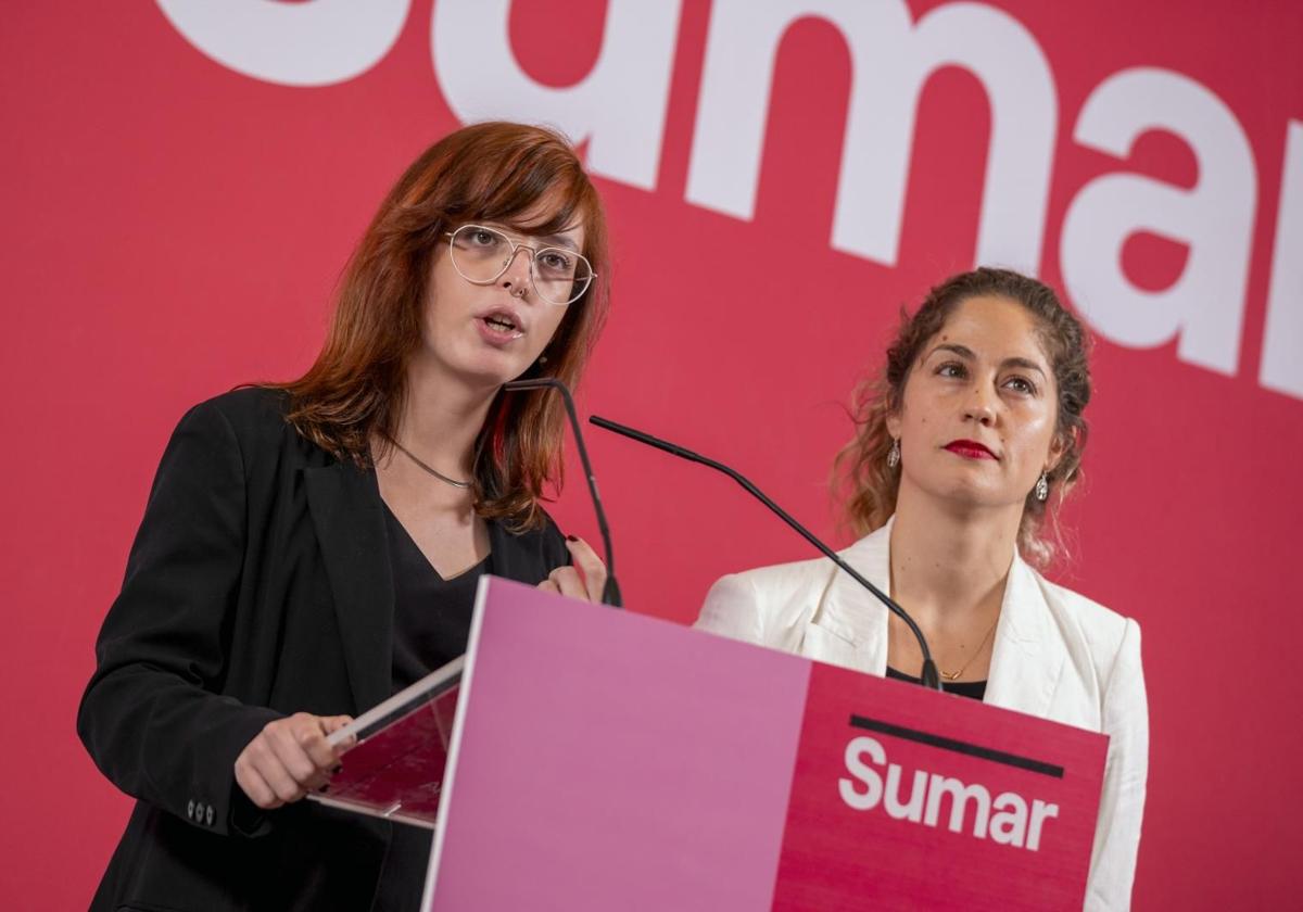 Elizabeth Duval y Lara Hernández durante la rueda de prensa de Sumar.