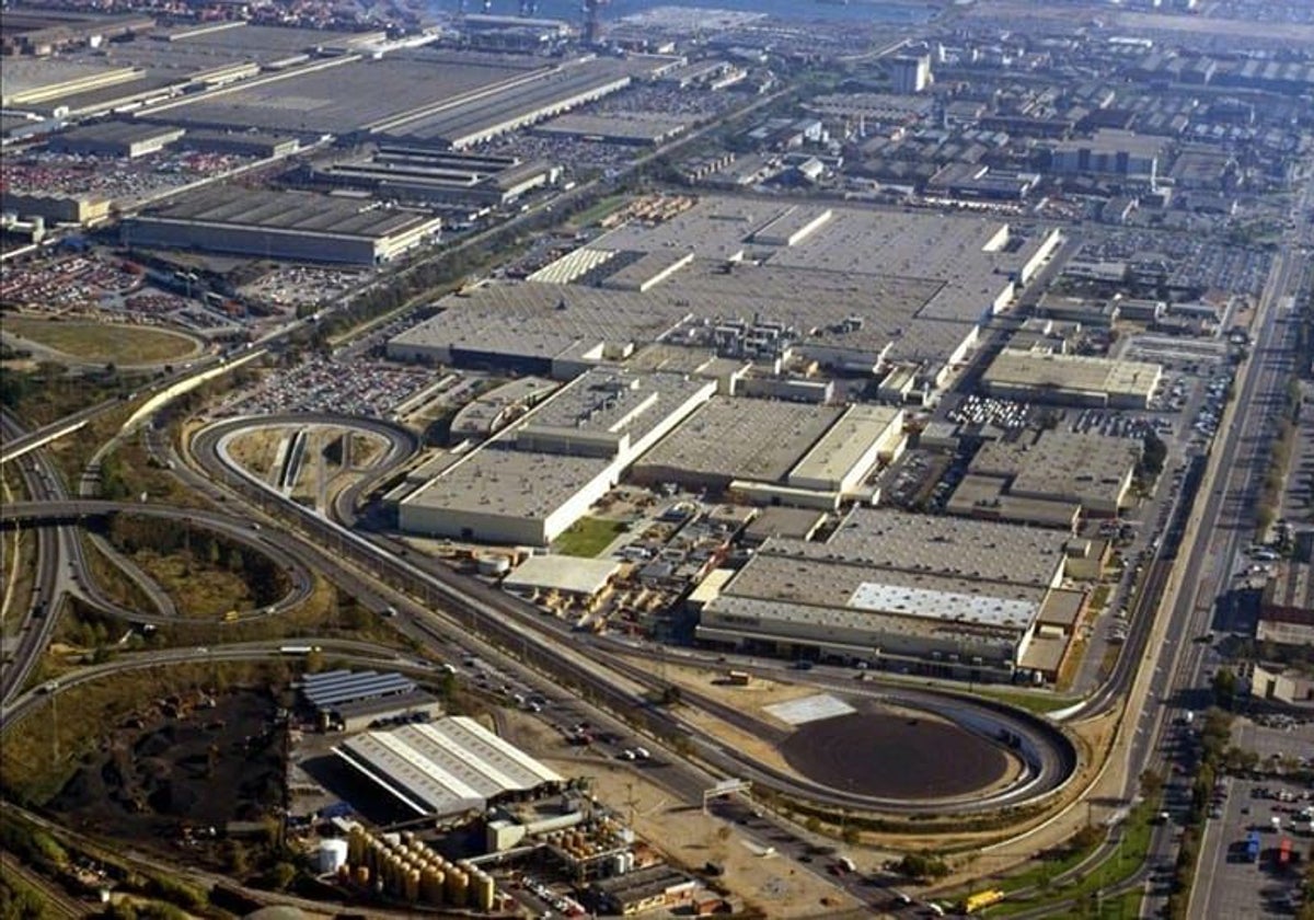 Vista aérea de las instalaciones de Zona Franca, en Barcelona.