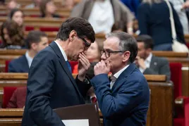 El presidente de la Generalitat de Catalunya, Salvador Illa, y el presidente del Grupo Parlamentario ERC, Josep María Jové.