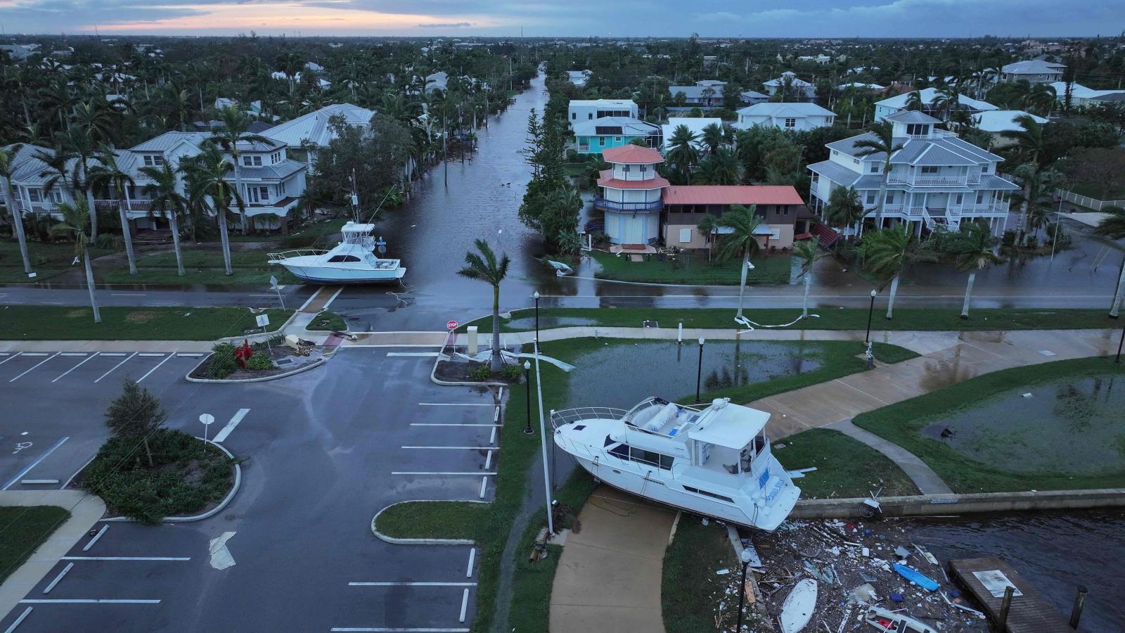Las inundaciones han arrastrado embarcaciones y convertido calles en pequeños ríos.