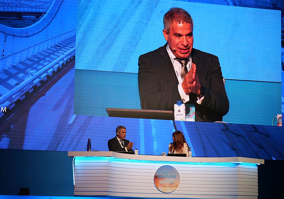 El presidente de Ganvam, Raúl Palacios, durante el discurso de apertura del congreso.