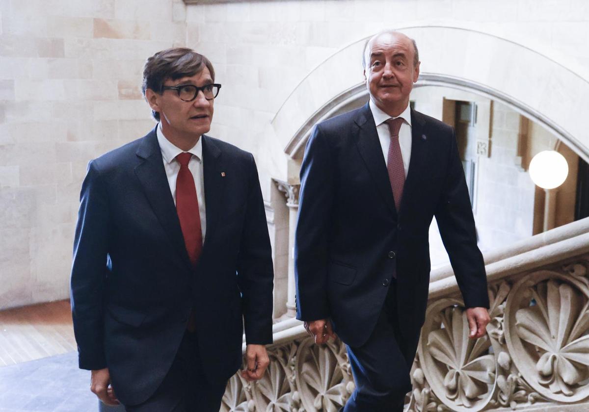 El presidente del Tribunal Superior de Justicia de Cataluña (TSJC), Jesús María Barrientos, y el presidente de la Generalitat, Salvador Illa