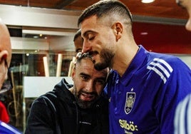 Dani Carvajal, junto a su cuñado y compañero de selección Joselu, en la Ciudad del Fútbol de Las Rozas.