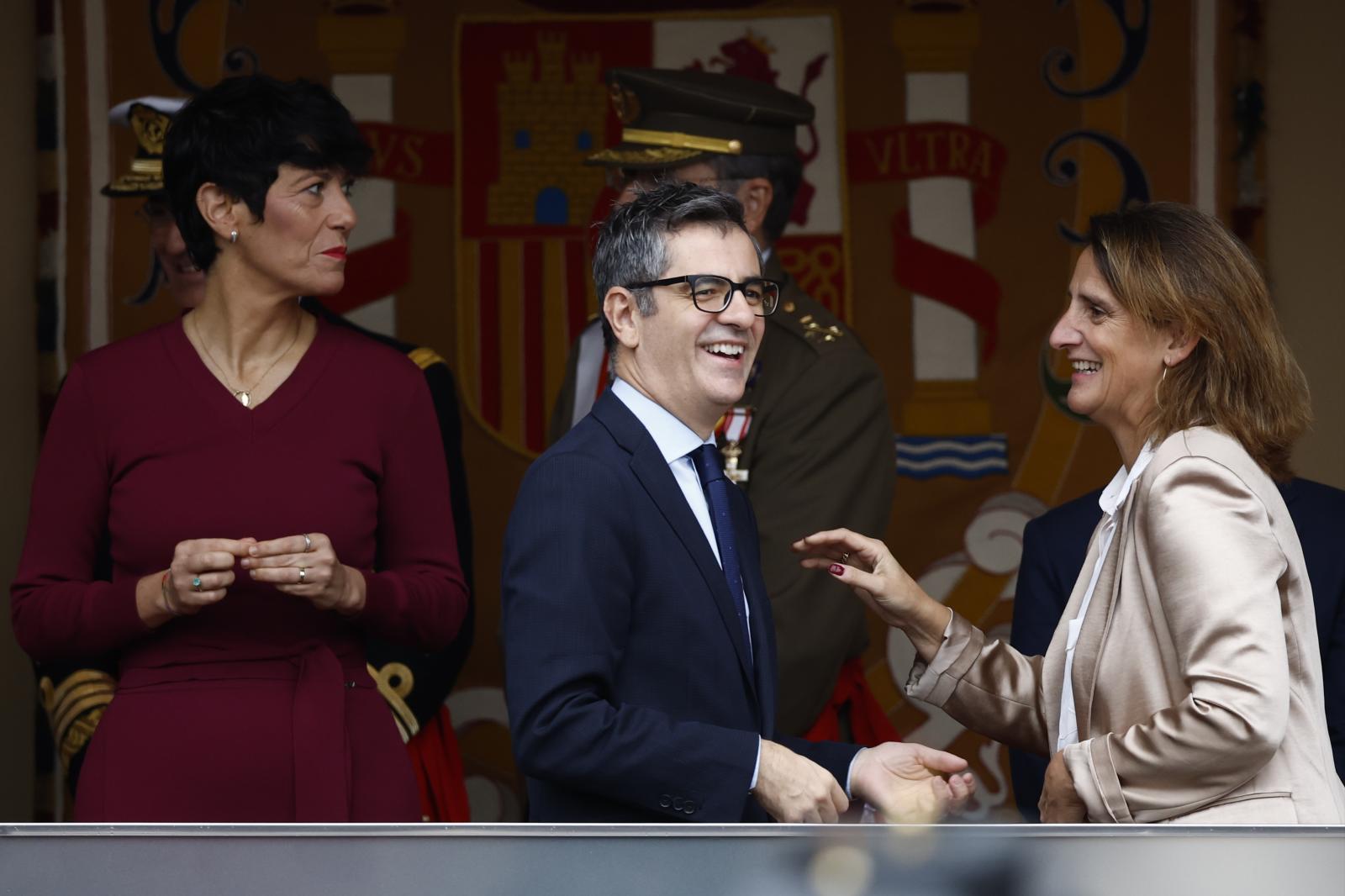 Los ministros Félix Bolaños, Teresa Rivera y Elma Sáiz a su llegada este sábado al tradicional desfile del Día de la Fiesta Nacional.