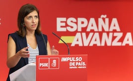 La portavoz del PSOE, Esther Peña, en una de sus intervenciones en la sede de Ferraz