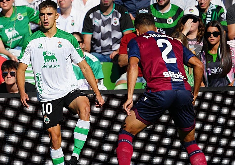 El Racing amplía su ventaja en el liderato frente al Levante
