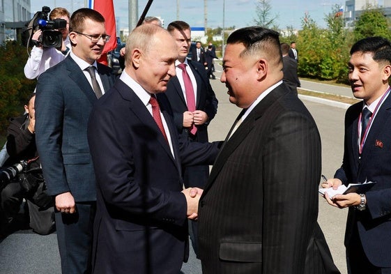 Vladímir Putin y Kim Jong-un durante un encuentro el año pasado en Rusia.