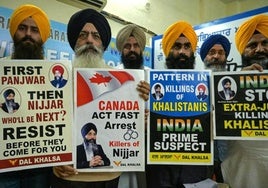 Representantes de organizaciones sijs se manifiestan contra el Gobierno indio tras el asesinato del líder separatista Hardeep Singh Nijjar, en Canadá.