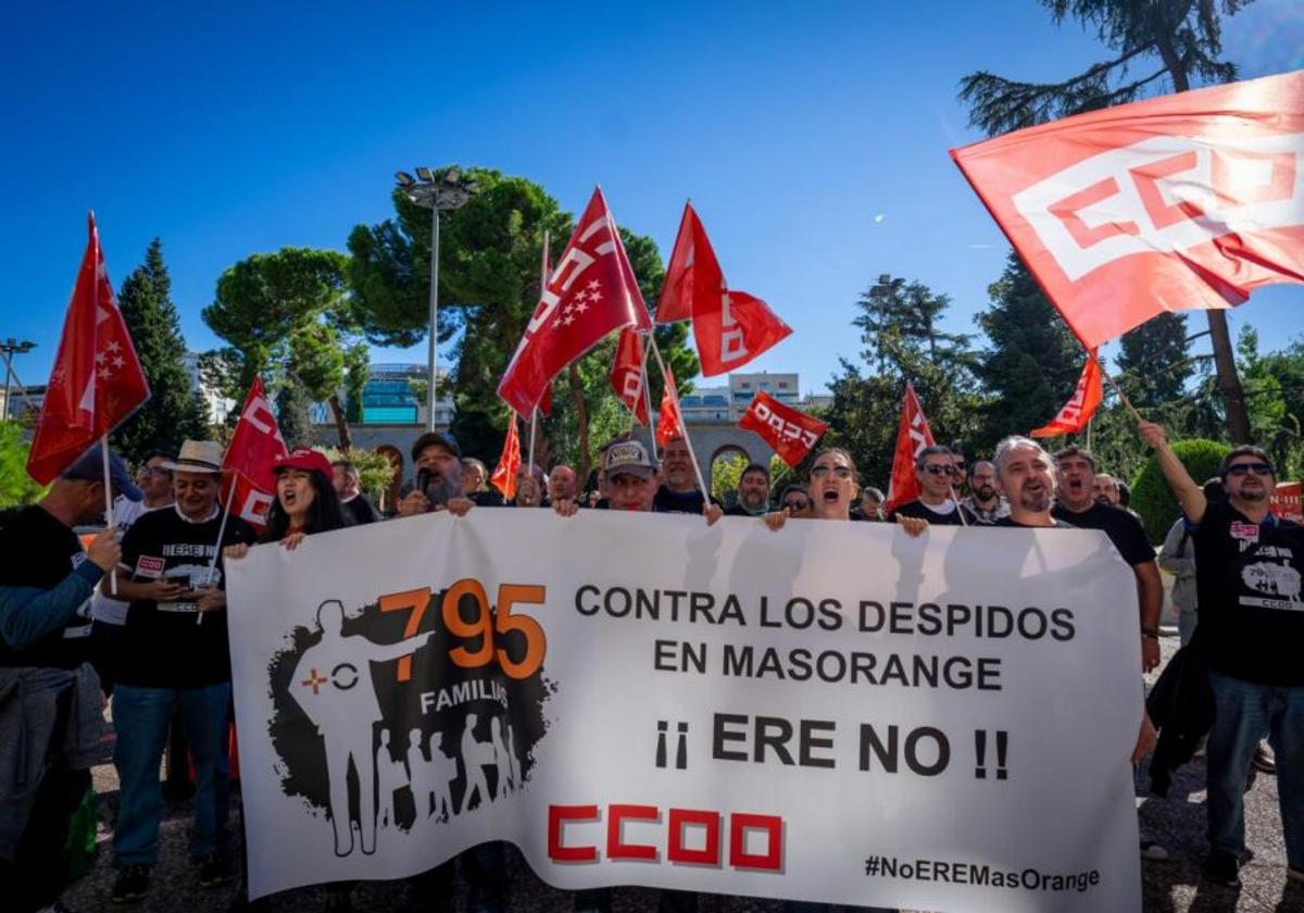 Manifestación convocada por los sindicatos en protesta por el ERE de MasOrange.