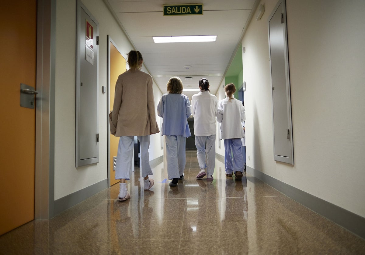 Varias pacientes afectadas por trastornos alimentarios en un hospital valenciano.