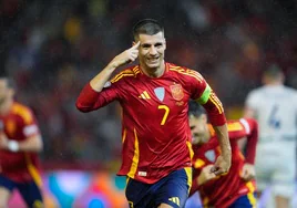 Morata celebra el segundo de los tres goles que España marcó ante Serbia.