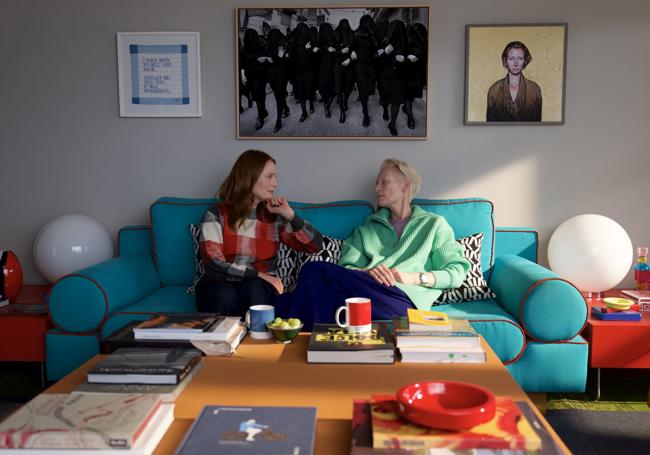 Julianne Moore y Tilda Swinton en 'La habitación de al lado'.