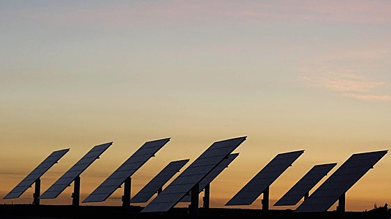 La Agencia Internacional de la Energía pone fin al reinado de los combustibles fósiles