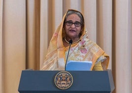 Imagen de archivo de la exprimera ministra de Bangladesh, Sheij Hasina, durante una visita oficial a Taliandia el pasado mes de abril.