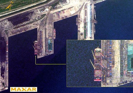 La Inteligencia de Corea del Sur publicó ayer una imagen satelital del buque ruso 'Angara', cargado con armas norcoreanas, saliendo del puerto de Rajin.