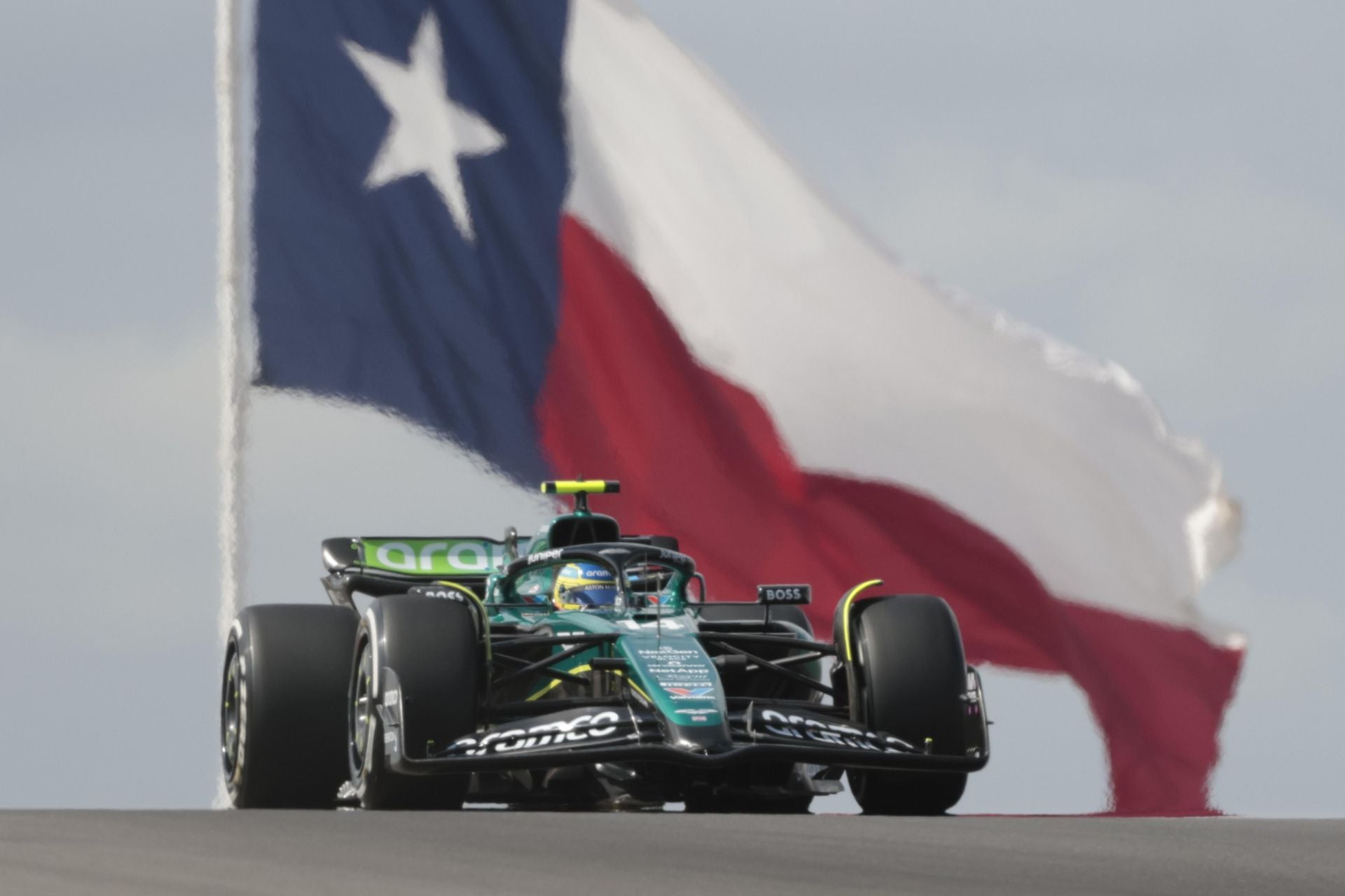 Fernando Alonso, durante los entrenamientos en Austin conduciendo su Aston Martin.