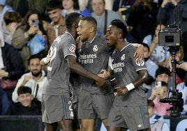 Mbappé celebra su gol junto a Fran García, Antonio Rüdiger y Vinicius.