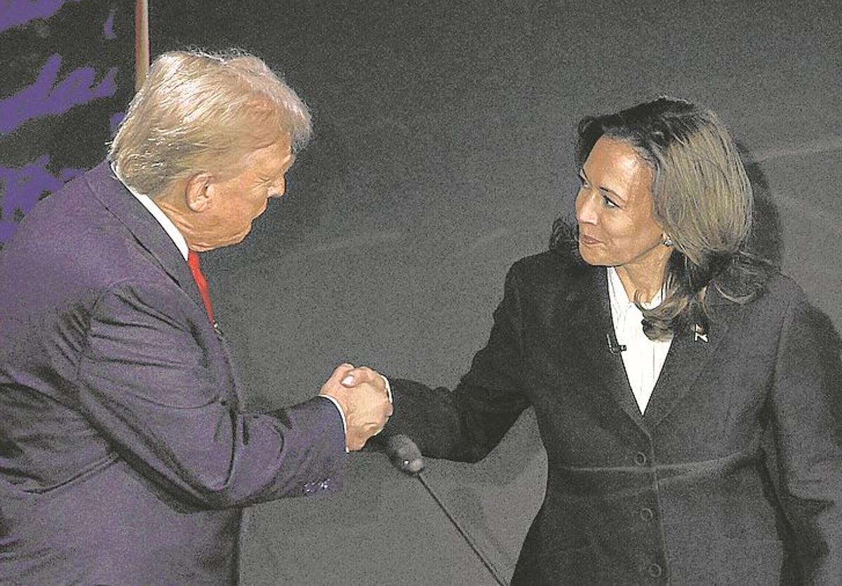 Trump saluda a Harris tras su debate.