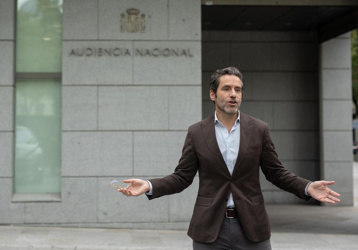 El portavoz del PP, Borja Sémper, tras presentar la querella la semana pasada