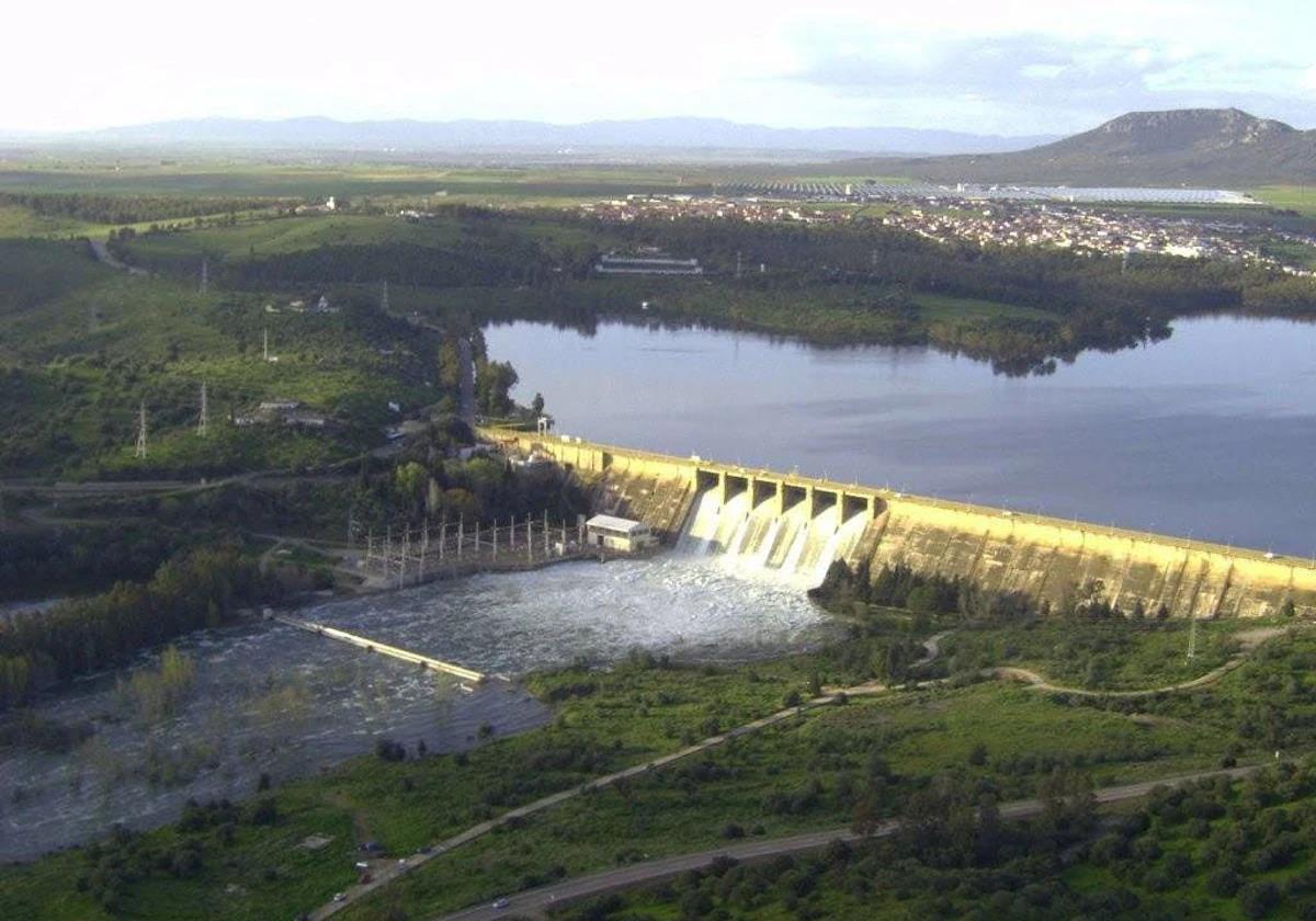 Central hidroeléctrica de Cedillo, construida en el año 1978.