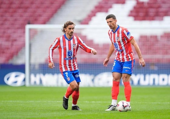 Los franceses Clément Lenglet y Antoine Griezmann, en el partido del Atlético ante el Leganés.